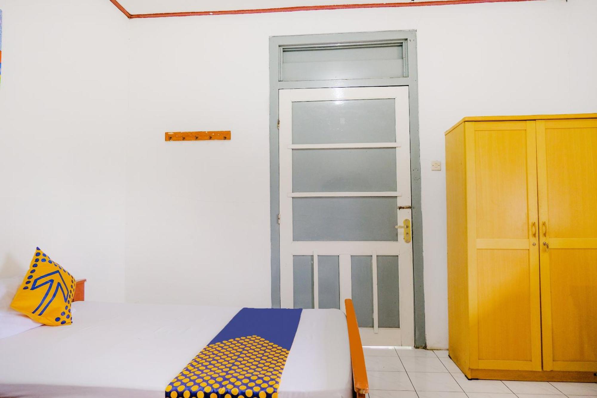 Oyo Life 2638 Hotel Raya Sarangan Exteriör bild