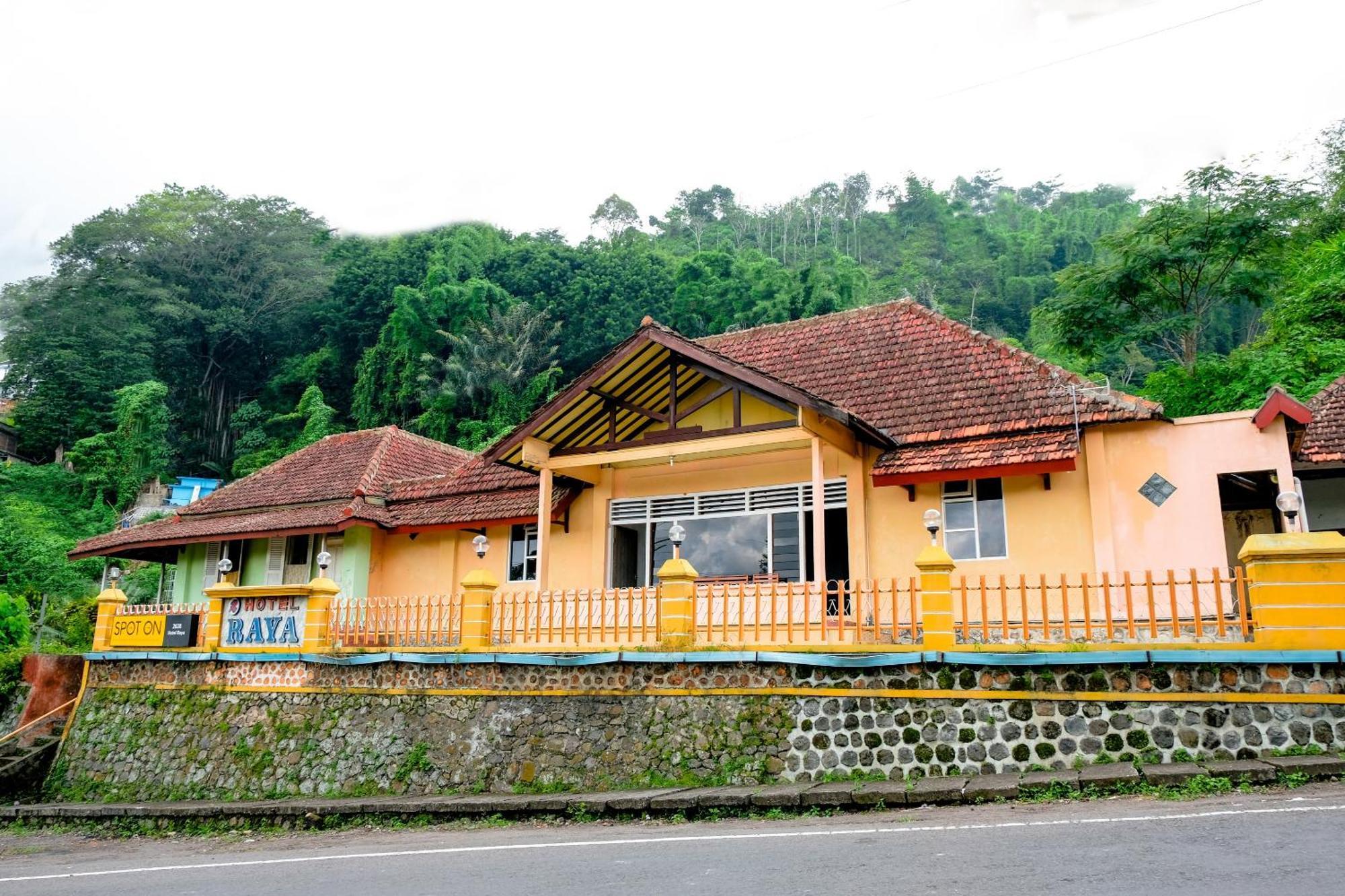 Oyo Life 2638 Hotel Raya Sarangan Exteriör bild